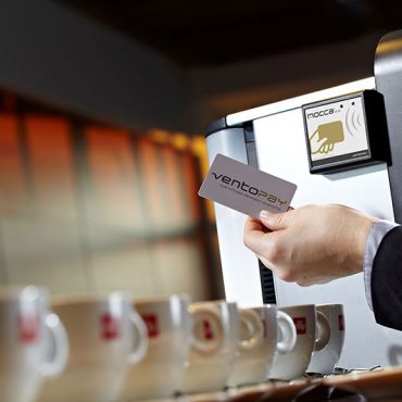 Bargeldlose Bezahlung am Kaffeeautomaten
