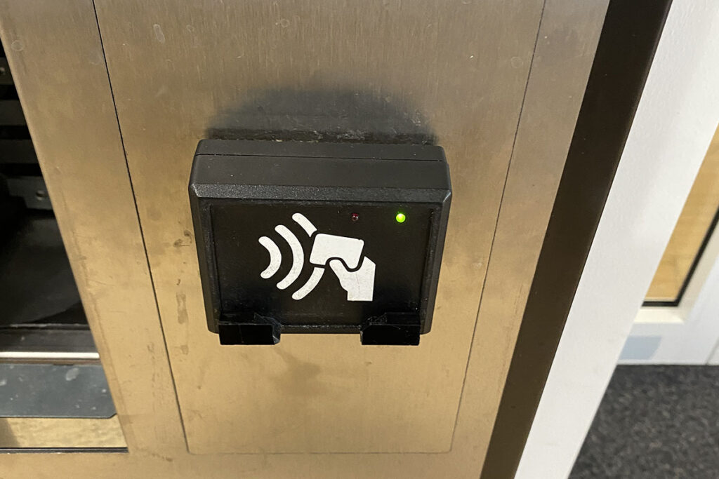 Automated deposit payout at the vending machine