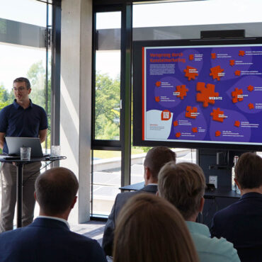 Neue Perspektiven in der Produktentwicklung: Georg Steinbacher (Atikon) zeigte in seinem Vortrag „KI als DNA“, wie Künstliche Intelligenz zum integralen Bestandteil moderner Entwicklungsprozesse wird. © ventopay gmbh